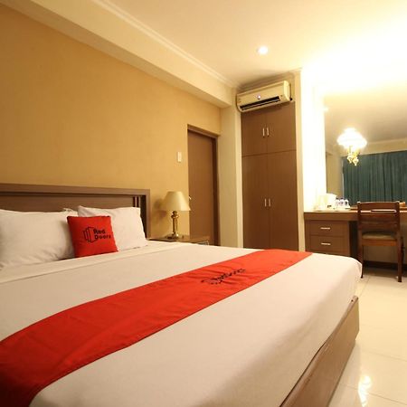 Reddoorz Premium @ Slamet Riyadi 2 スラカルタ エクステリア 写真
