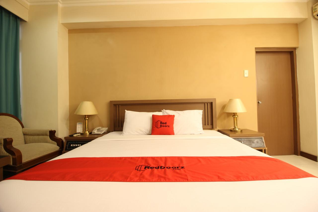 Reddoorz Premium @ Slamet Riyadi 2 スラカルタ エクステリア 写真