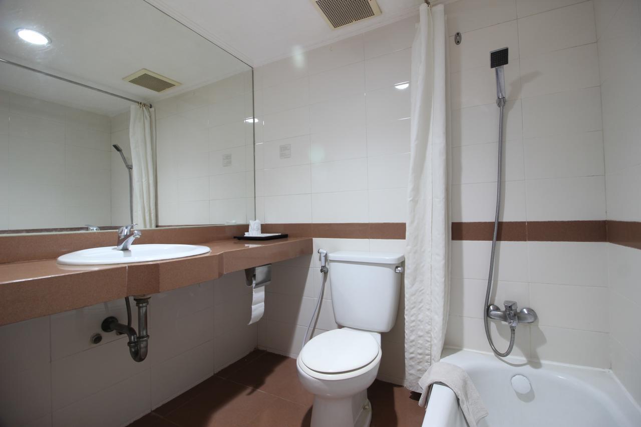 Reddoorz Premium @ Slamet Riyadi 2 スラカルタ エクステリア 写真