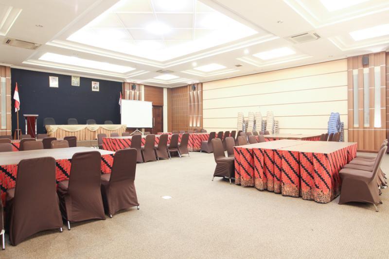 Reddoorz Premium @ Slamet Riyadi 2 スラカルタ エクステリア 写真