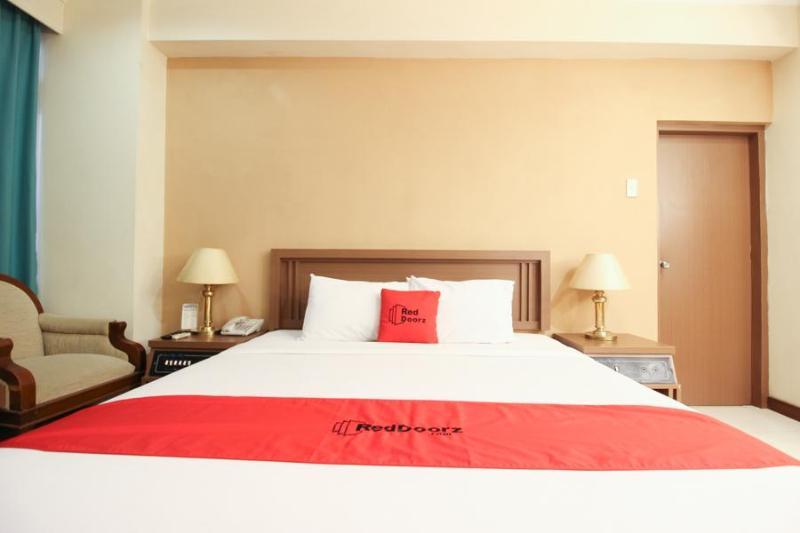 Reddoorz Premium @ Slamet Riyadi 2 スラカルタ エクステリア 写真