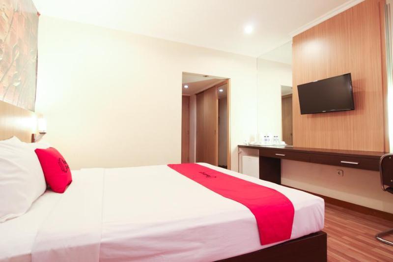 Reddoorz Premium @ Slamet Riyadi 2 スラカルタ エクステリア 写真